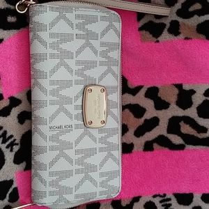 Michael kors wallet